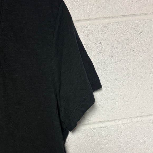 Madewell Classic Black Vneck Tee - Picture 5 of 7